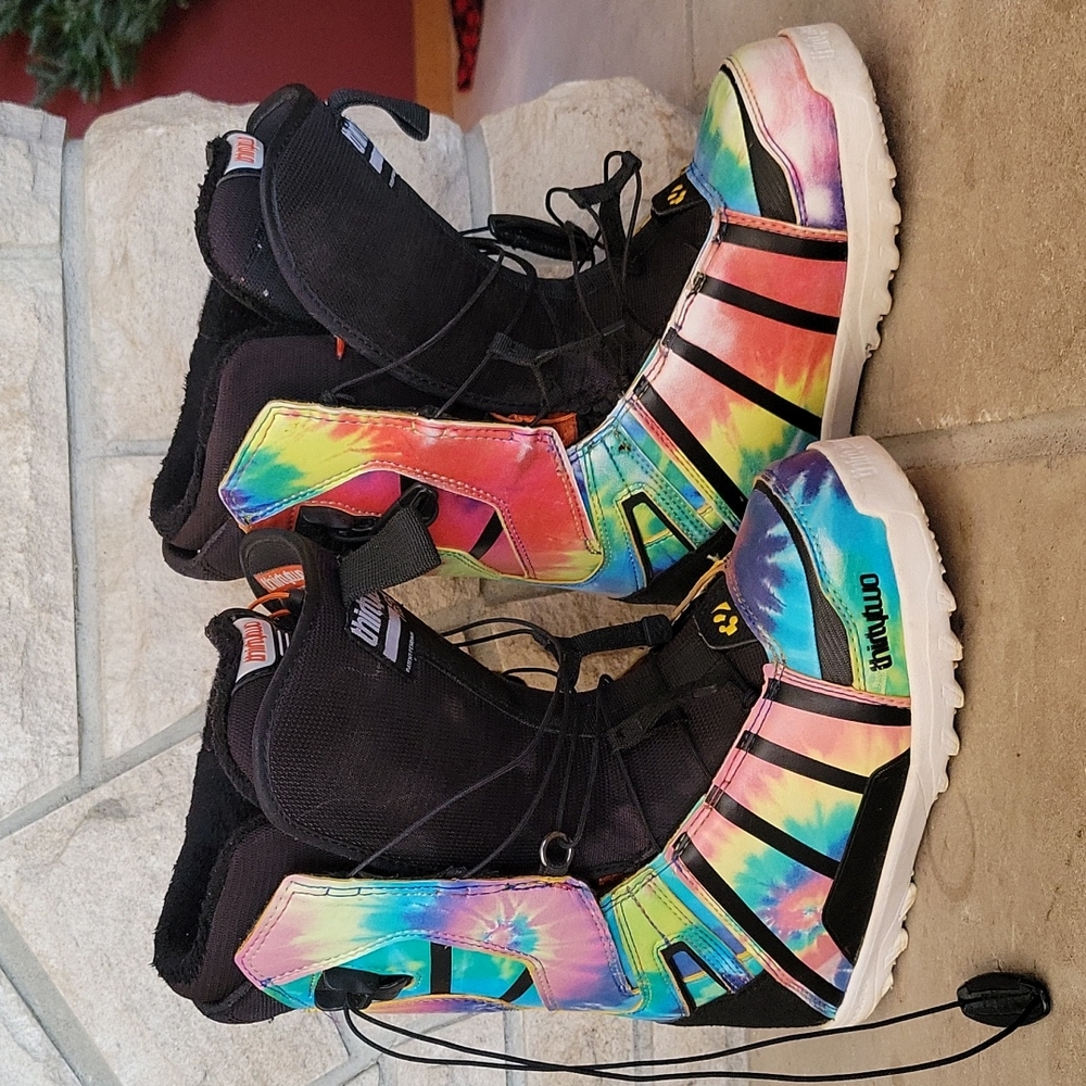 Snowboard boots